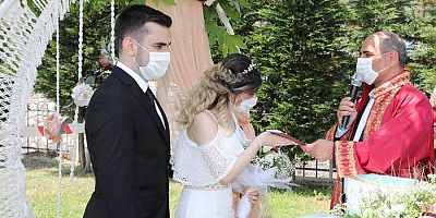 Körfez´de Sosyal Mesafeli ilk Kır Nikâhı	