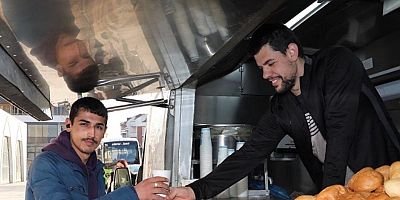 Körfezde Öğrencilere Sıcak Çorba İkramı