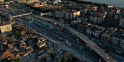 Kuruçeşme tramvayında kirişler tamam sıra raylara geldi