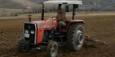 Mehmetçik, Yaşlı Çiftçinin Tarlasını Sürdü