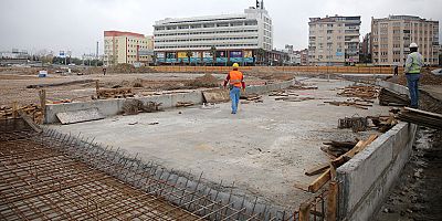 Milli İrade Meydanında temel betonu döküldü