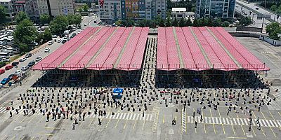 Özlem bitti, camiler yine cemaatle birlikte