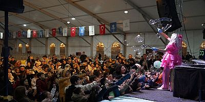 Ramazan sevinci İzmit Kent Meydanında yaşanıyor.