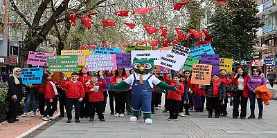 Roman kahramanları İzmit sokaklarında