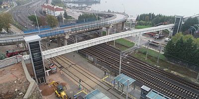 Sekaparktaki üstgeçit gün sayıyor