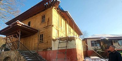 Tarihî Nüzhetiye Camiinde Restorasyon Devam Ediyor