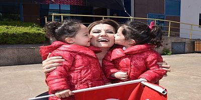 Tüm çocuklara 23 Nisan süprizleri