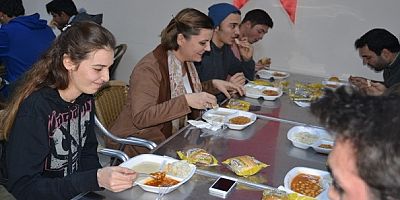 Üniversite öğrencilerine ücretsiz yemek