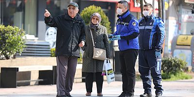 Zabıta 65 yaş üstü vatandaşları evlerine yönlendirdi